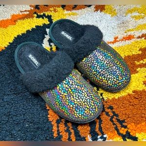 SOREL, slip on, metallic, fur lined slippers!!
